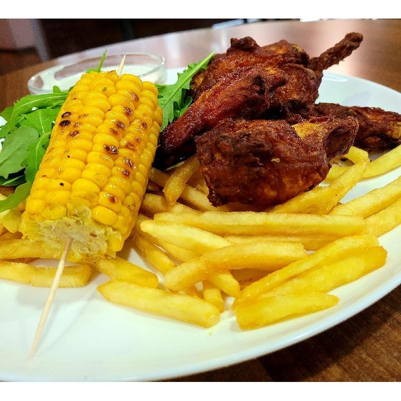Buffalo Wings, Blue Cheese, Hranolky, Kukuřičný Klas