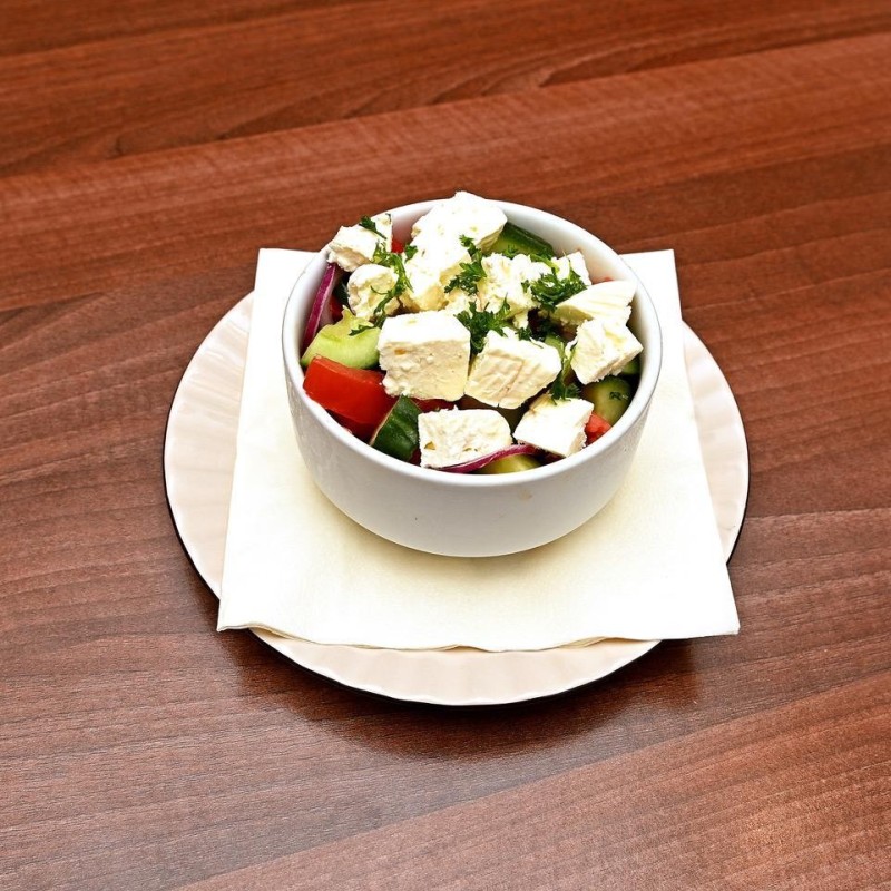 Insalata con formaggio dei balcani