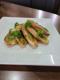 Česneková /bylinková bagetka
