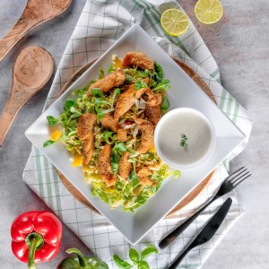 Pepite di pollo con insalata
