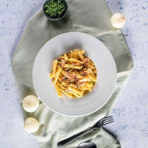 Penne s česnekovým pestem a grilovanou italskou slaninou